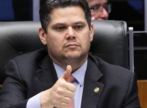 alcolumbre-sugere-“melhorar”-6×1-e-quer-passar-pec-por-comissoes